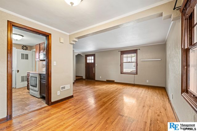 5806 corby Street, Omaha, NE 68104