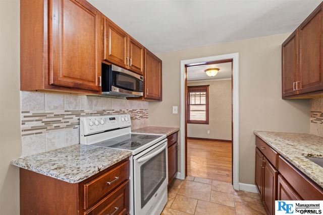 5806 corby Street, Omaha, NE 68104