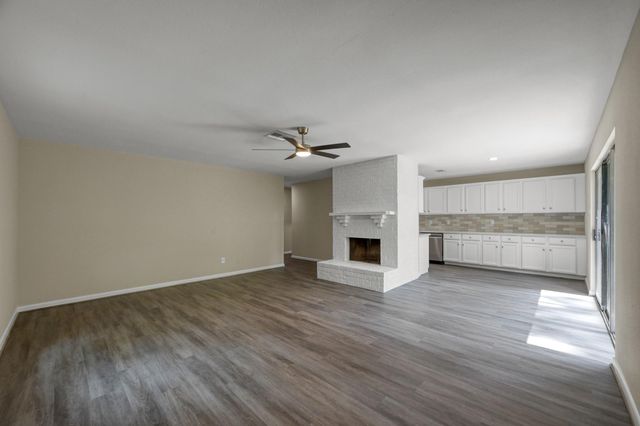 10 Basal Briar Court, The Woodlands, TX 77381