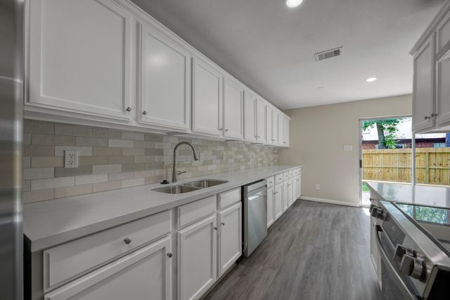 10 Basal Briar Court, The Woodlands, TX 77381