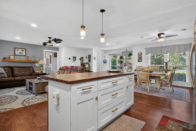 496 Sunset Dr, Sparta, TN 38583