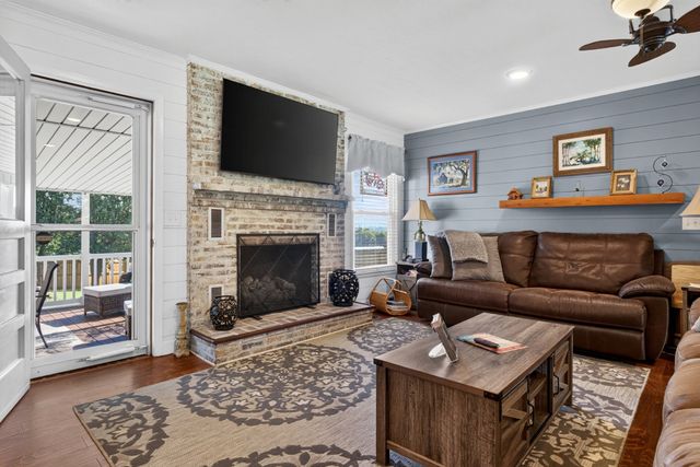 496 Sunset Dr, Sparta, TN 38583