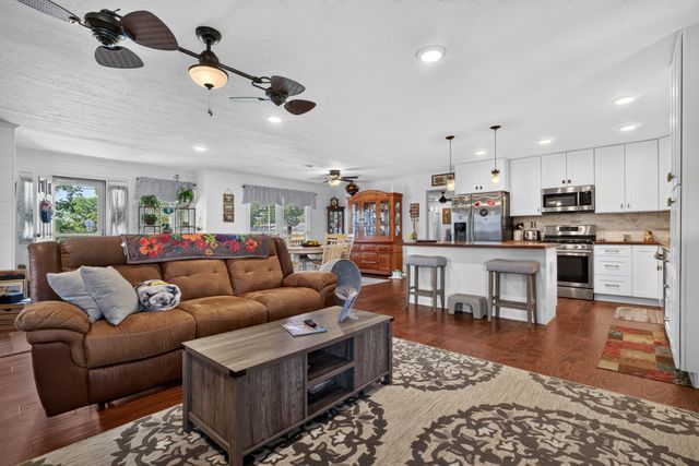 496 Sunset Dr, Sparta, TN 38583