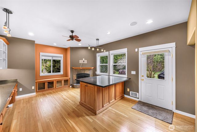 4879 Robinwood Lane, Bow, WA 98232