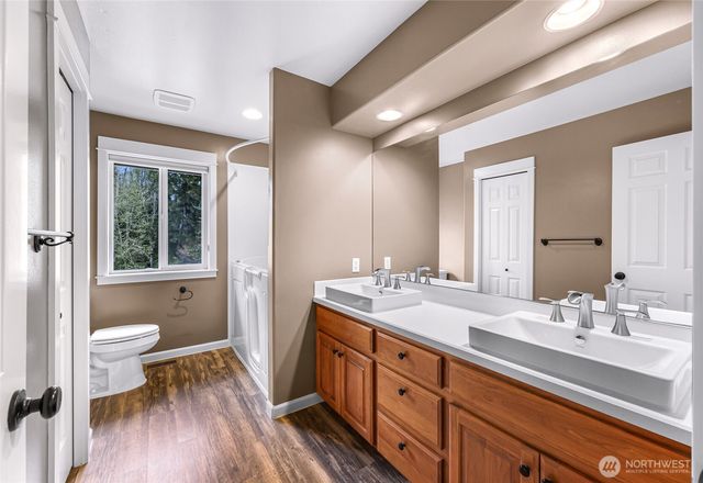 4879 Robinwood Lane, Bow, WA 98232