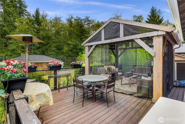 4879 Robinwood Lane, Bow, WA 98232