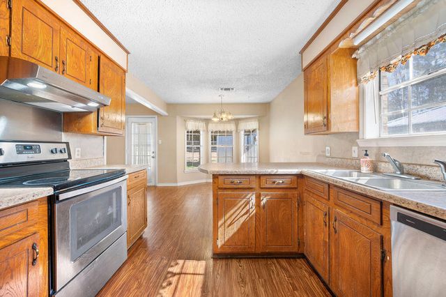 1931 Charlotte St, Deridder, LA 70634