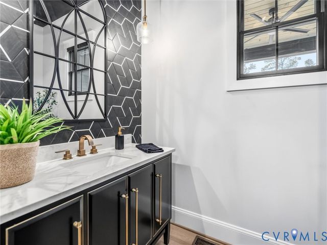 977 Dover Branch Ln, Manakin Sabot, VA 23103