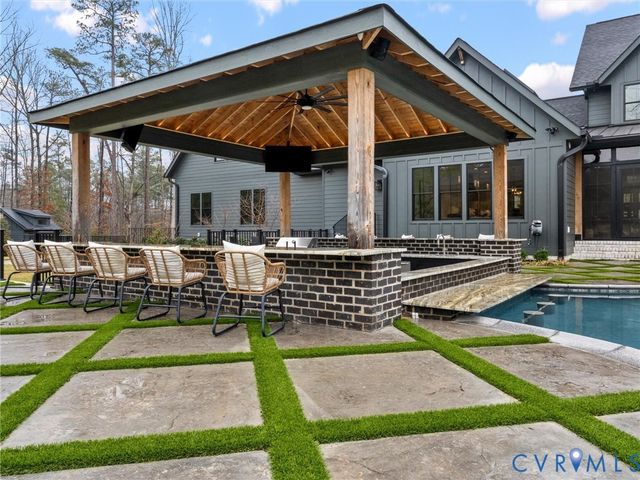 977 Dover Branch Ln, Manakin Sabot, VA 23103