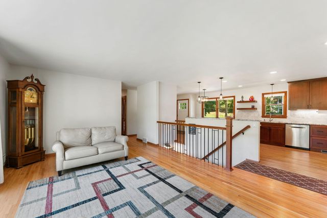17807 Susan Lane, Minnetonka, MN 55345