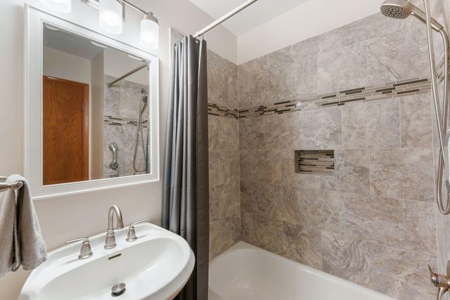 17807 Susan Lane, Minnetonka, MN 55345