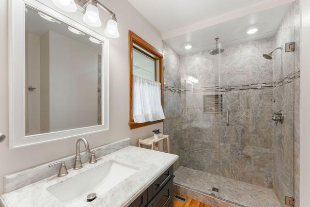 17807 Susan Lane, Minnetonka, MN 55345