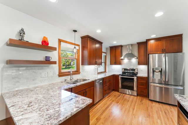 17807 Susan Lane, Minnetonka, MN 55345