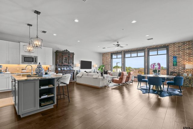 2981 Crest Ridge Dr. Unit 10, Tyler, TX 75703