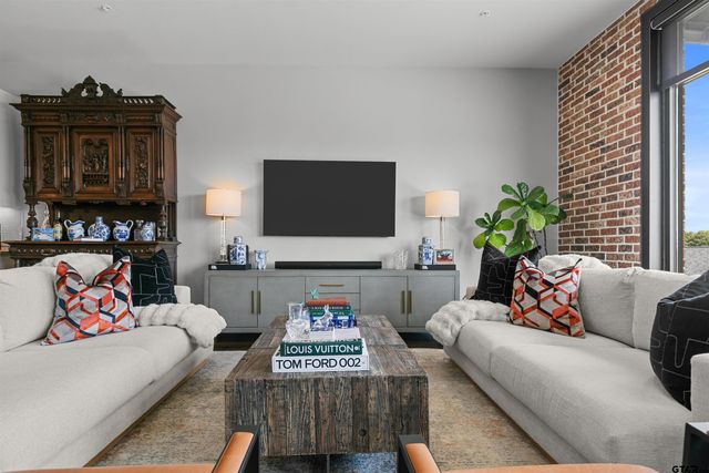 2981 Crest Ridge Dr. Unit 10, Tyler, TX 75703