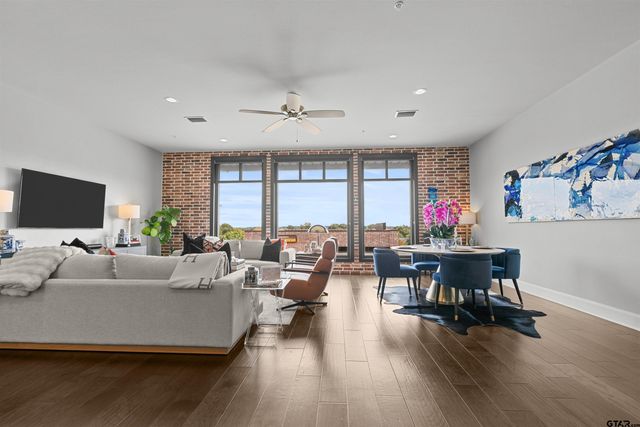 2981 Crest Ridge Dr. Unit 10, Tyler, TX 75703