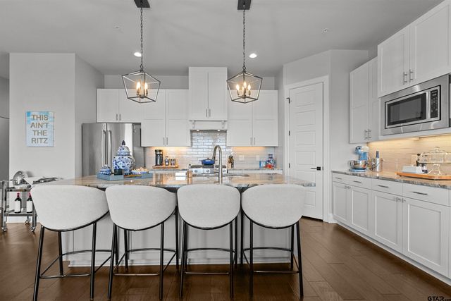 2981 Crest Ridge Dr. Unit 10, Tyler, TX 75703