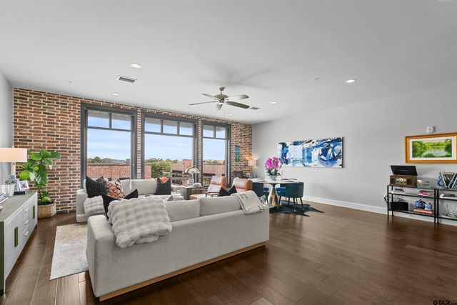 2981 Crest Ridge Dr. Unit 10, Tyler, TX 75703