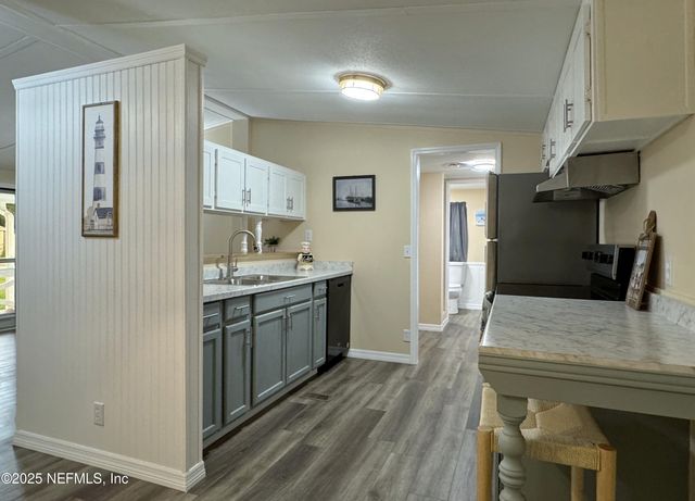 106 RIDGEWOOD Avenue, Interlachen, FL 32148