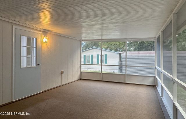 106 RIDGEWOOD Avenue, Interlachen, FL 32148