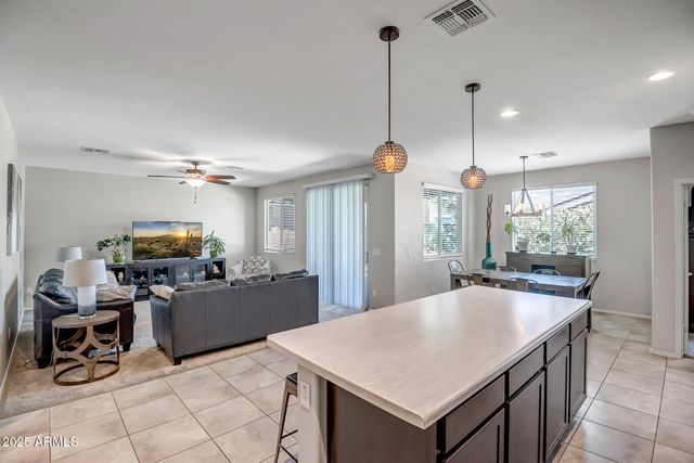 18662 W FOOTHILL Drive, Surprise, AZ 85387