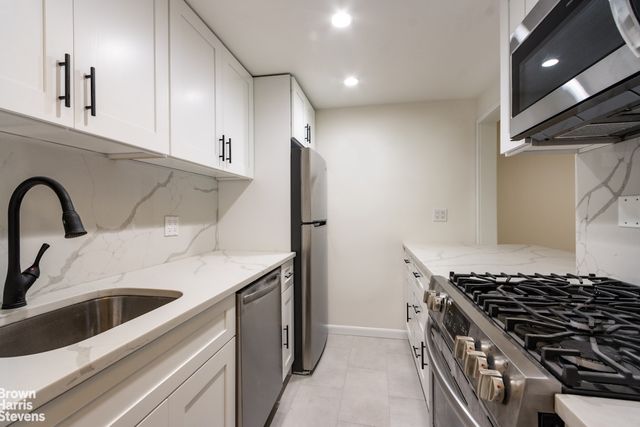 322 W 80TH Street, New York City, NY 10024