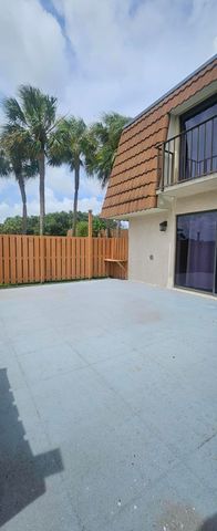 141 Heritage Way SE, West Palm Beach, FL 33407
