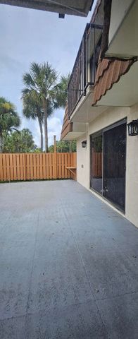 141 Heritage Way SE, West Palm Beach, FL 33407