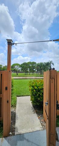 141 Heritage Way SE, West Palm Beach, FL 33407