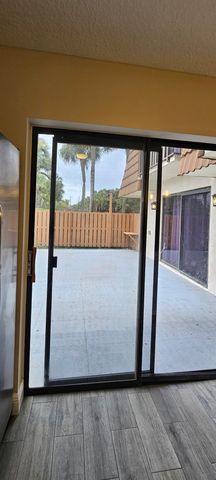 141 Heritage Way SE, West Palm Beach, FL 33407