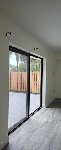 141 Heritage Way SE, West Palm Beach, FL 33407