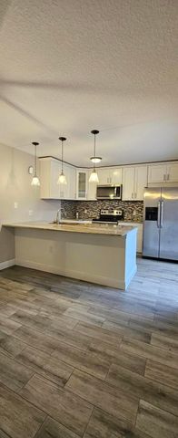 141 Heritage Way SE, West Palm Beach, FL 33407