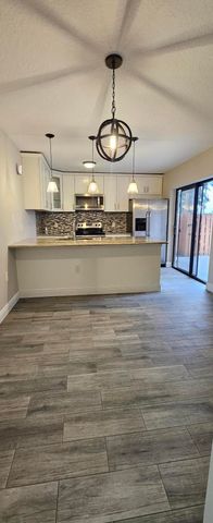 141 Heritage Way SE, West Palm Beach, FL 33407