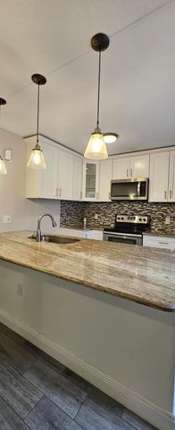 141 Heritage Way SE, West Palm Beach, FL 33407