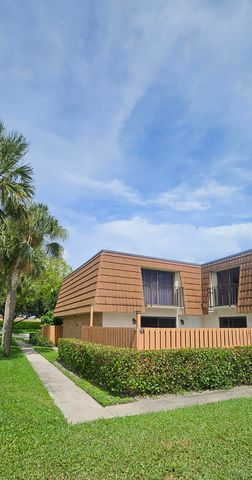 141 Heritage Way SE, West Palm Beach, FL 33407
