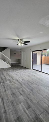 141 Heritage Way SE, West Palm Beach, FL 33407