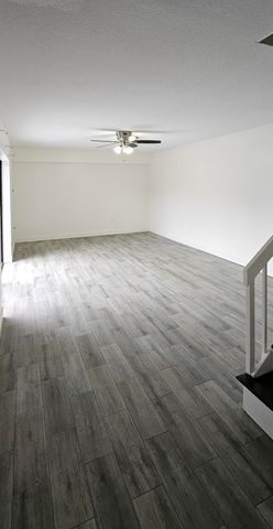 141 Heritage Way SE, West Palm Beach, FL 33407