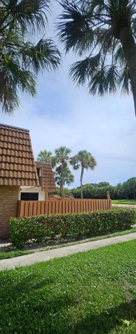141 Heritage Way SE, West Palm Beach, FL 33407