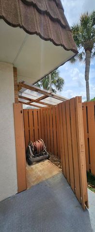 141 Heritage Way SE, West Palm Beach, FL 33407