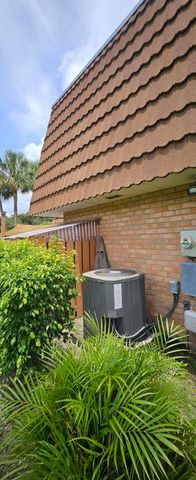 141 Heritage Way SE, West Palm Beach, FL 33407