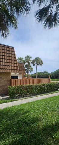 141 Heritage Way SE, West Palm Beach, FL 33407