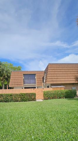 141 Heritage Way SE, West Palm Beach, FL 33407