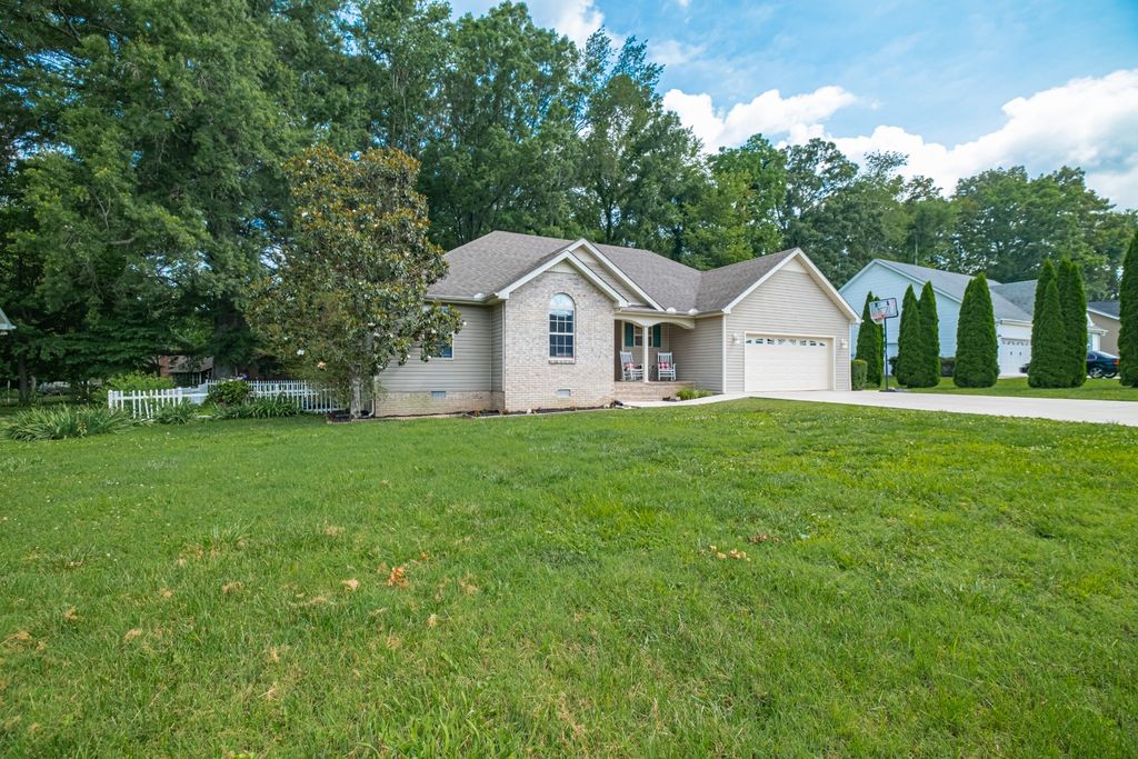 120 Woodridge Dr, Tullahoma, TN 37388
