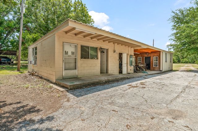 14330 S Highway 281, Santo, TX 76472