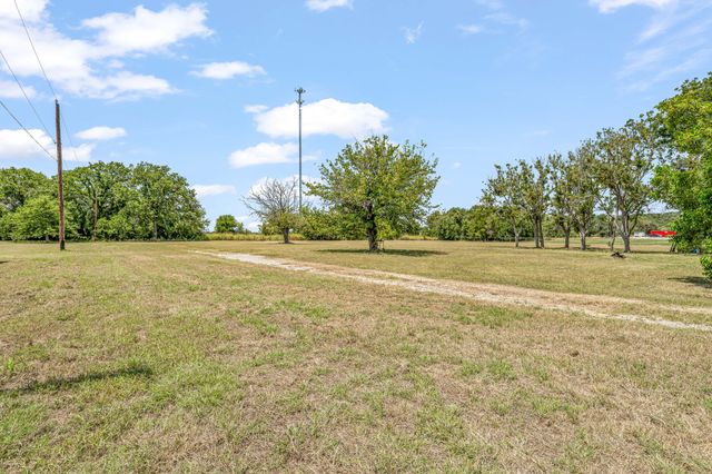 14330 S Highway 281, Santo, TX 76472