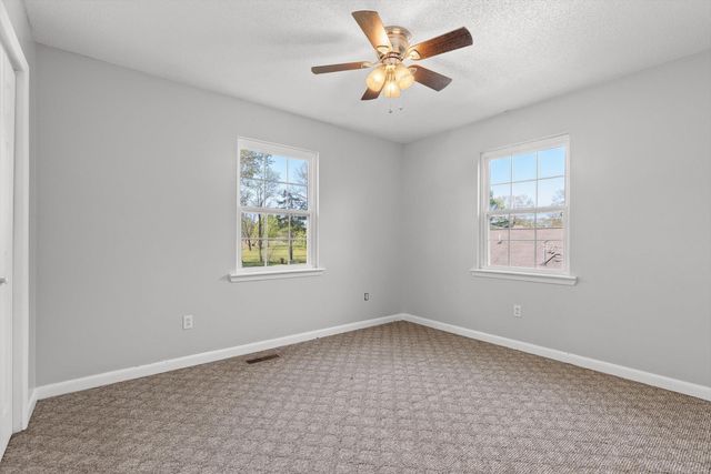 70 Pinoak Road, Trenton, GA 30752