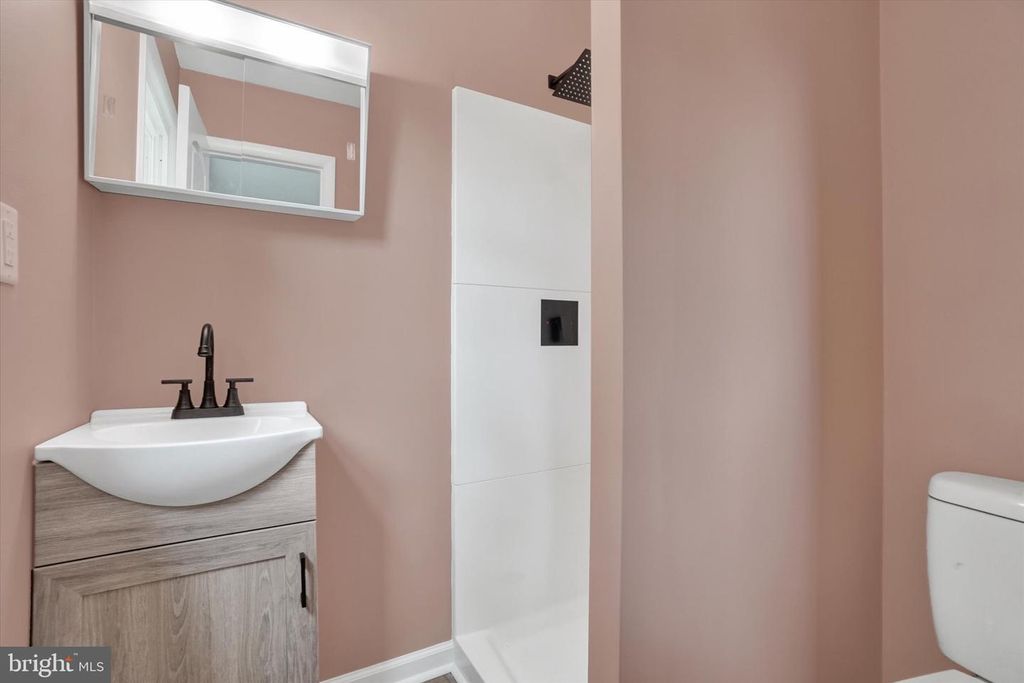 Image 12 of property listing at 521 BENYOU LN, New Cumberland, PA 17070