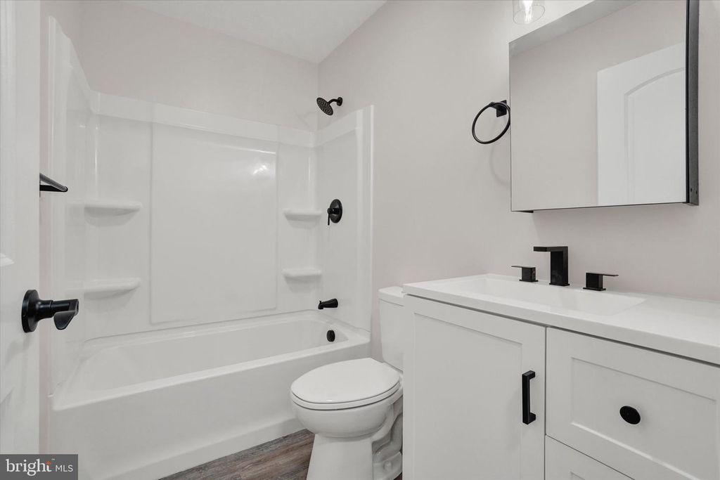 Image 13 of property listing at 521 BENYOU LN, New Cumberland, PA 17070