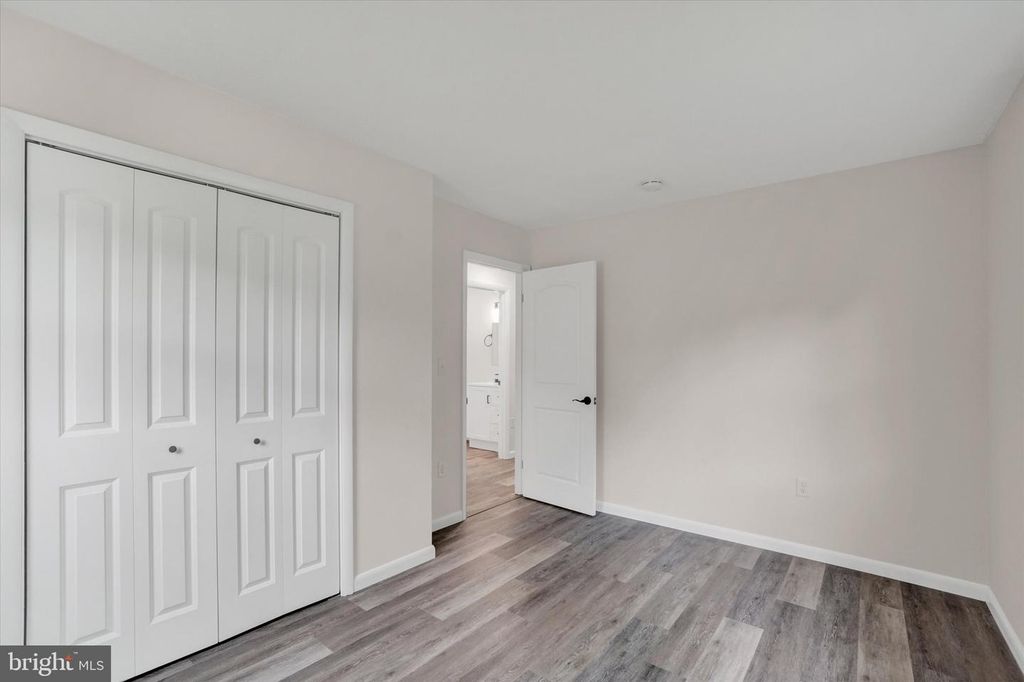 Image 14 of property listing at 521 BENYOU LN, New Cumberland, PA 17070