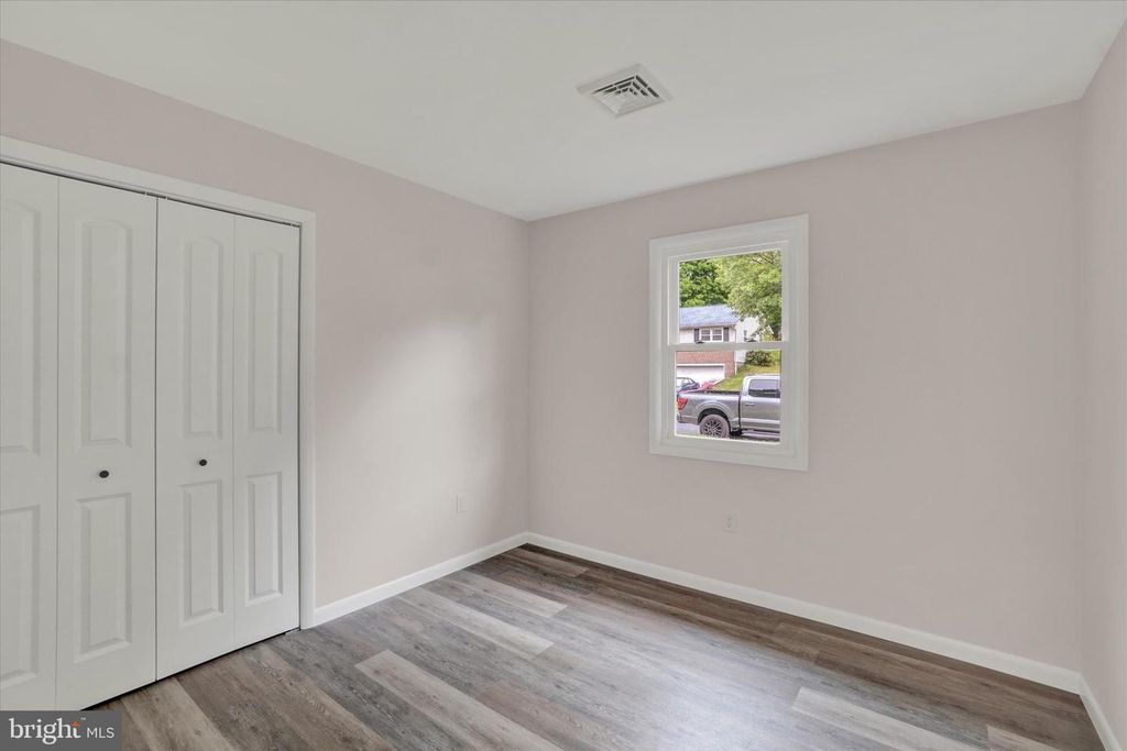 Image 15 of property listing at 521 BENYOU LN, New Cumberland, PA 17070